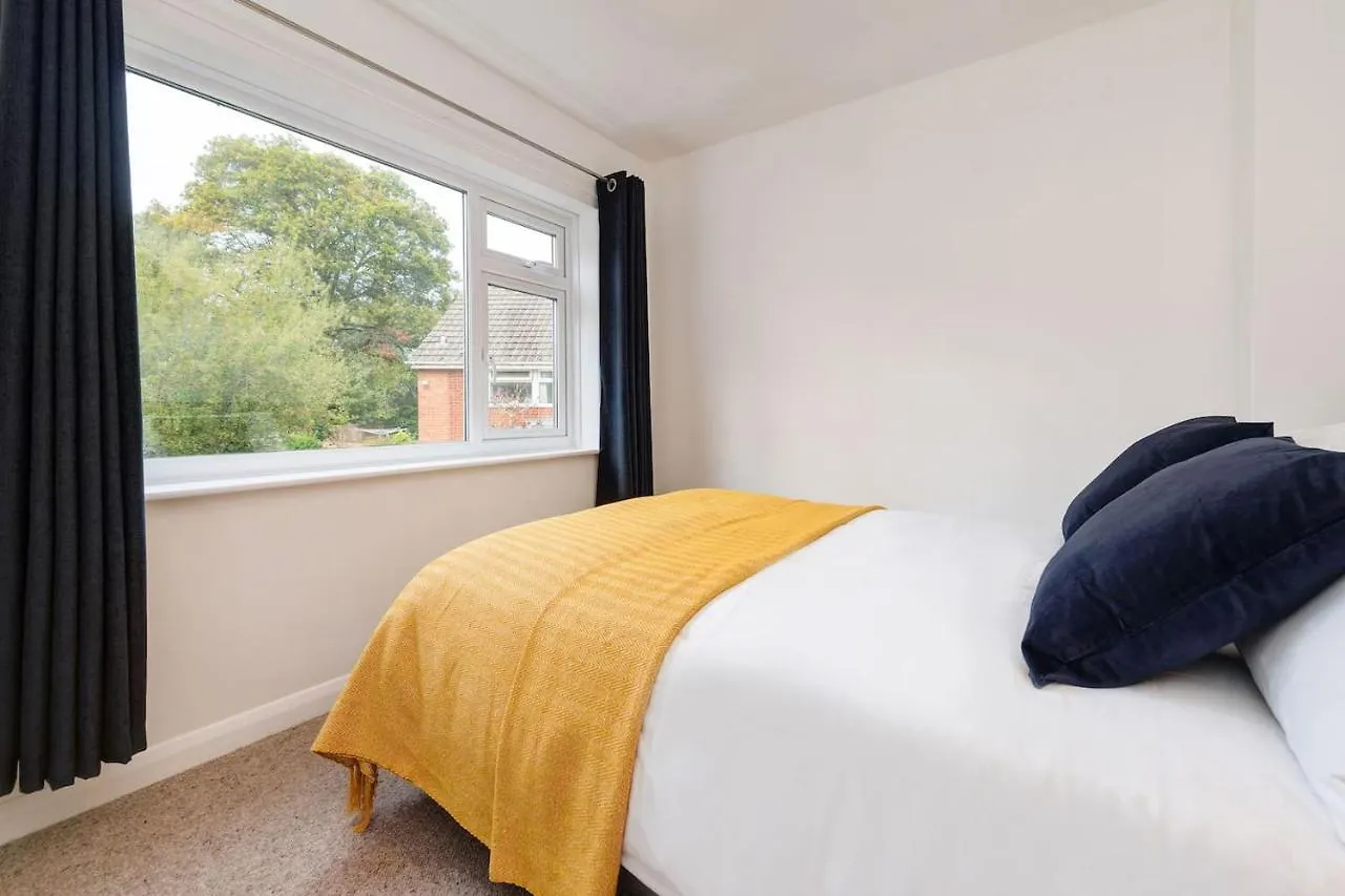 Luxury Detached 4 Bedroom House Exeter 0*,